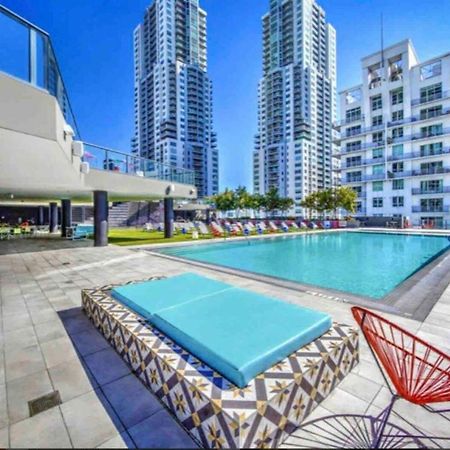 Beautiful Downtown Ocean View. Apartment Miami Bagian luar foto