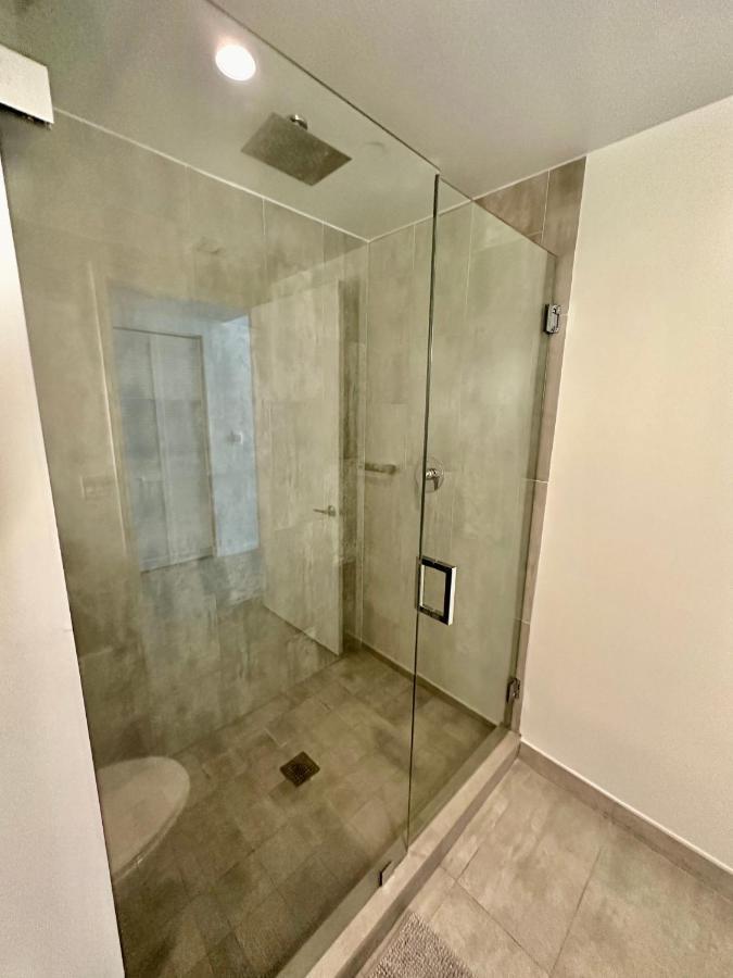 Beautiful Downtown Ocean View. Apartment Miami Bagian luar foto