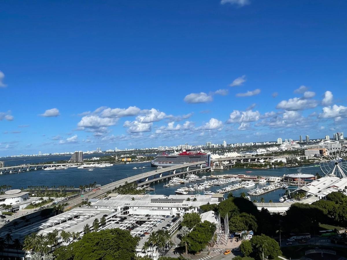 Beautiful Downtown Ocean View. Apartment Miami Bagian luar foto