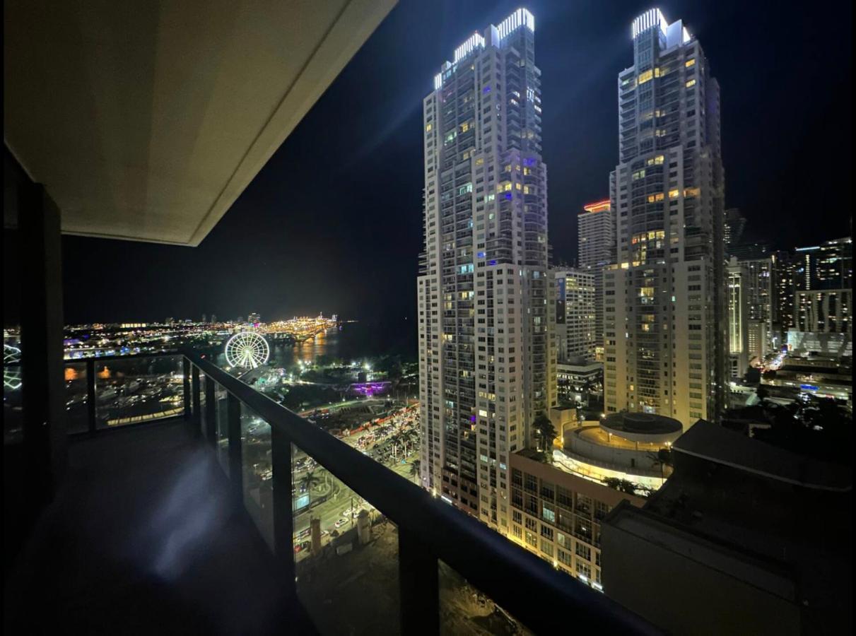 Beautiful Downtown Ocean View. Apartment Miami Bagian luar foto