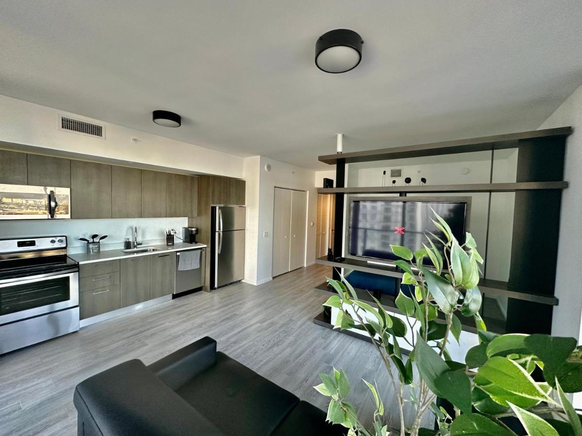 Beautiful Downtown Ocean View. Apartment Miami Bagian luar foto