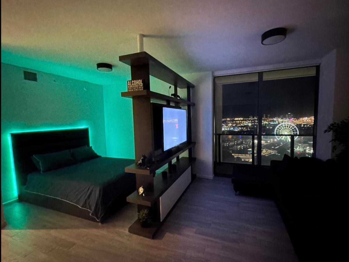 Beautiful Downtown Ocean View. Apartment Miami Bagian luar foto
