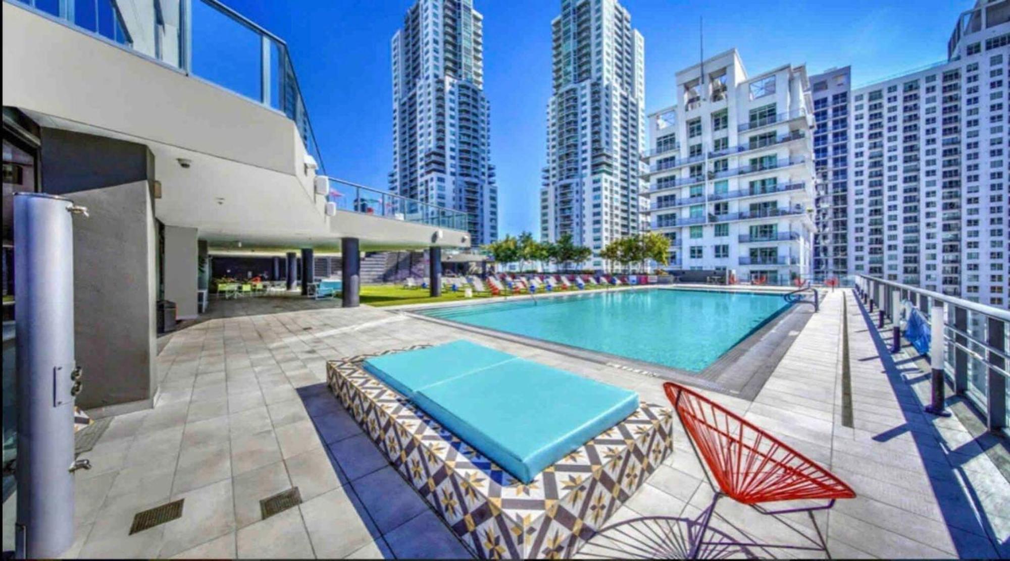 Beautiful Downtown Ocean View. Apartment Miami Bagian luar foto